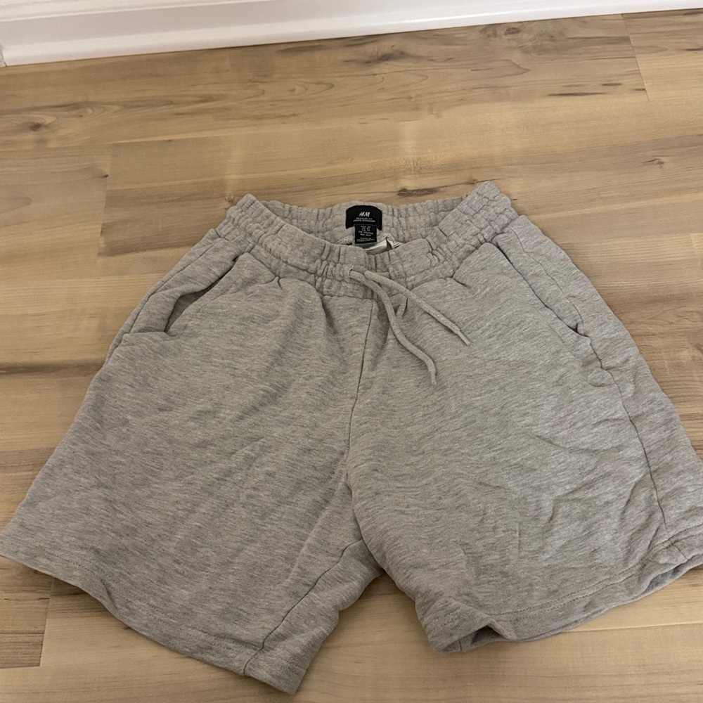 size XS H&M men’s shorts